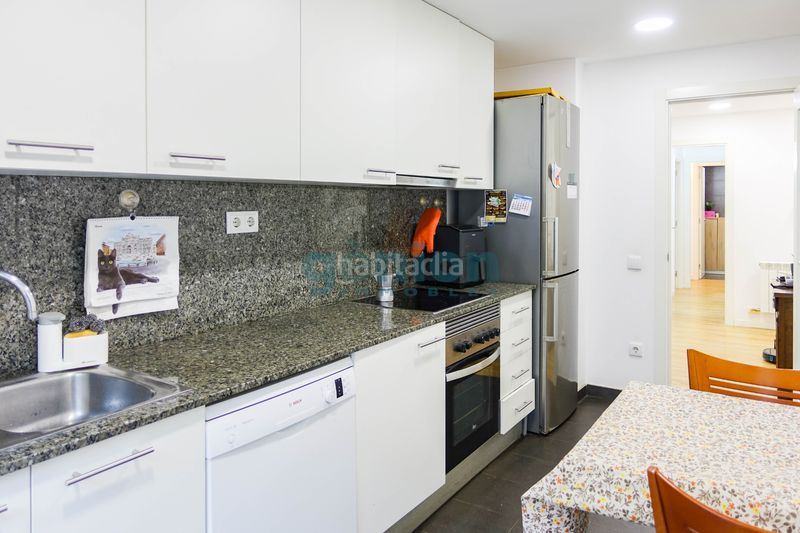 Foto 64e2688f-e7ca-4ab8-a6a2-9679e5d3b856. Pis amb calefacció aparcament a Eixample Sud-Migdia Girona