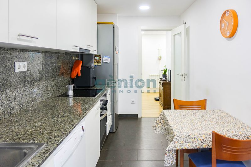 Foto 83fd2406-146c-4b6e-b0fa-23d6908cb0d6. Pis amb calefacció aparcament a Eixample Sud-Migdia Girona