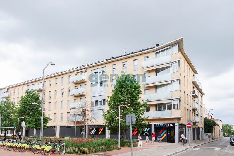 Foto bc4b7434-50e8-40c7-bd96-75d6208de097. Pis amb calefacció aparcament a Eixample Sud-Migdia Girona