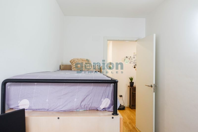 Foto eeb43b0b-b0e1-405a-aec5-97b8cccaa260. Pis amb calefacció aparcament a Eixample Sud-Migdia Girona