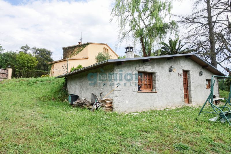 Foto a5a2dcaf-c87c-4091-acc2-fbe307e73cfb. Masia amb xemeneia calefacció aparcament piscina a Bescanó