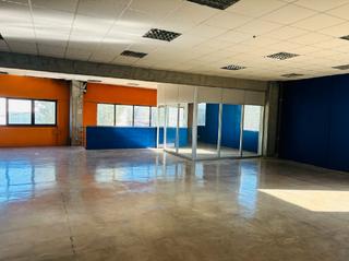 Rent Industrial building in Carrer santa margarida de boada vell 7. Excelente imagen corporativa
