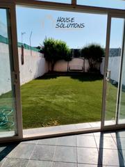 Reihenhaus in Polinyà. Casa adosada de 4 dormitorios, 2 baños, garaje y jardín