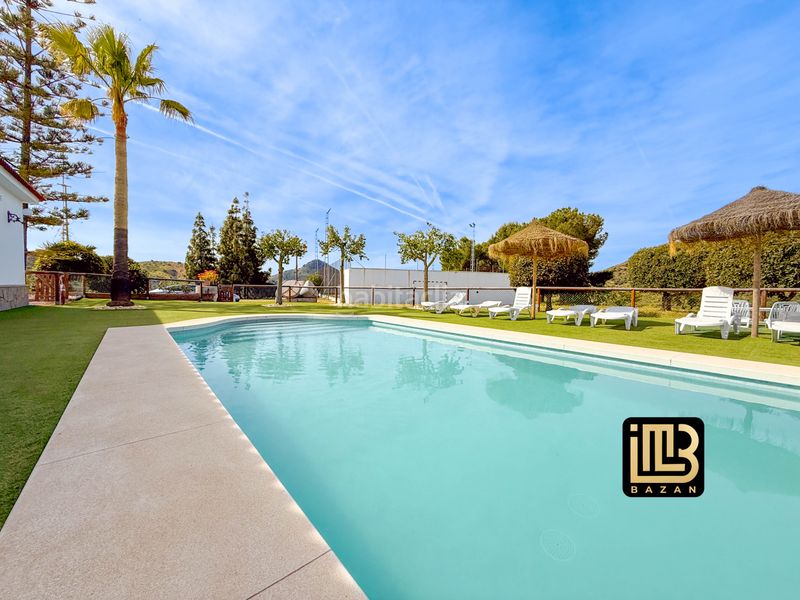 Foto 54267019-1aef-42cd-a239-10fa1fd1a23c. Casale con camino riscaldamento parcheggio piscina in Málaga