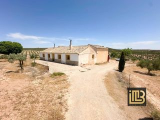 Piso en Cabra del Santo Cristo. Finca jaén