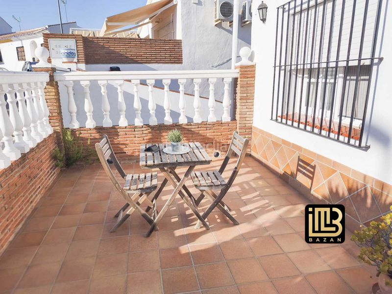 Foto f4d0d537-1c08-434c-a372-1be2e9ce8f81. Pis amb calefacció aparcament piscina a Santa Isabel Málaga