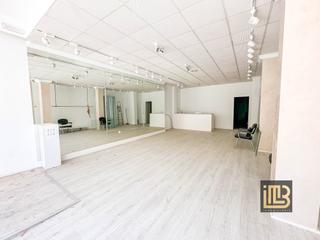 Local commercial  Calle las mercedes. Local en loja 2