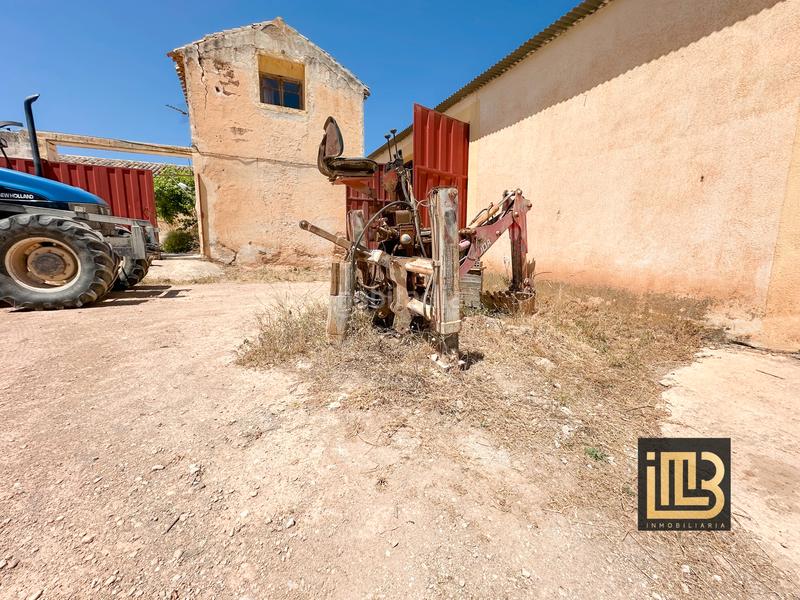 Foto d5af6e4c-7c2d-4495-b24f-91c9a7e0cdf2. Finca rústica a avenida de jaén 13 a Cabra del Santo Cristo