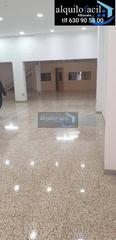 Location Local commercial à Industria. Se alquila local- avenida ramon y cajal de 245 metros por 1300€