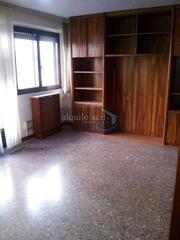 Rent Flat in San Pablo. Se alquila entreplanta/ rosario/ 218 metros/ 800 €