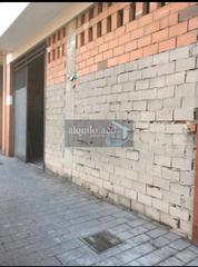 Local commercial à El Pilar. Se vende local en basto/ doctor braille/380 metros/180000€