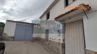 Casa a Villavaliente. Se vende casa en villavaliente con patio de 300 metros y 5 habit