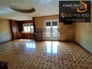 Dúplex en Centro. Se vende duplex en c/ gaona con garaje y terraza 50 metros por 3