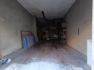 Local commercial  Calle pedro coca. Se vende local con vado de 36 metros por 49000€