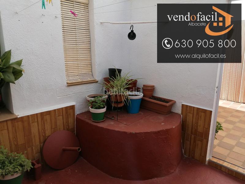 Foto 646c938e-c7a0-4a27-892d-316f789a56f6. Casa se vende casa de 5 habitaciones y patio de 50 metros por 82000€ en Barrax