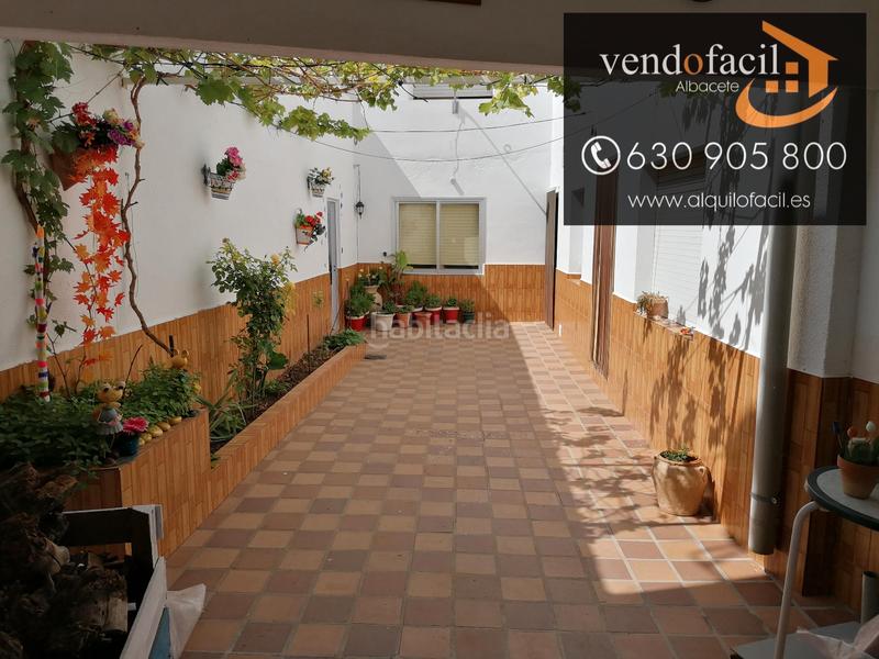 Foto 93cdbd5b-cff8-4234-96d1-e4e9d0341f1c. Casa se vende casa de 5 habitaciones y patio de 50 metros por 82000€ en Barrax