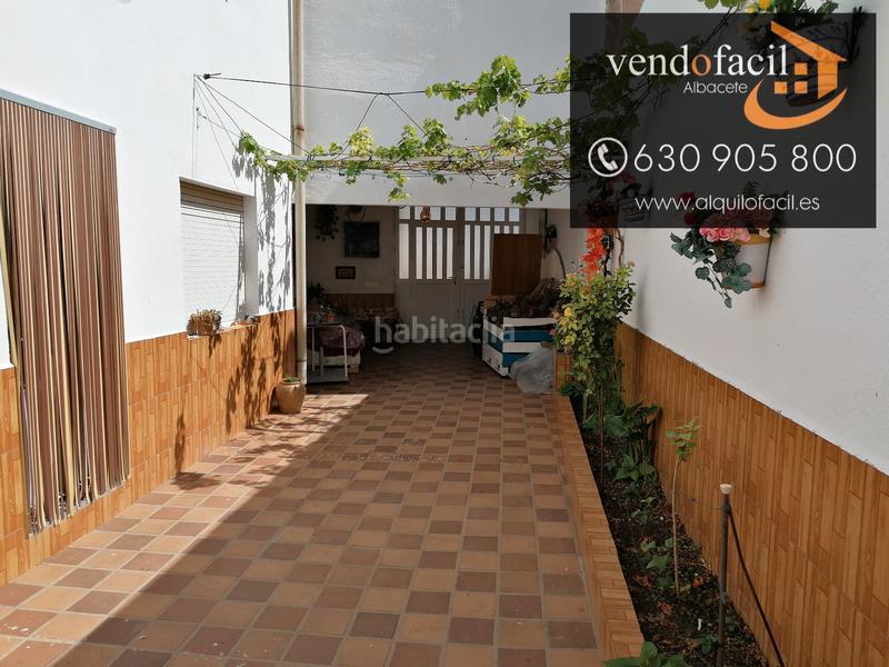 Foto b7d6cb0e-a25b-4adb-8f97-8b3440089b20. Casa se vende casa de 5 habitaciones y patio de 50 metros por 82000€ en Barrax