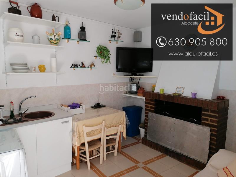Foto d1a0a20b-cff1-4f0d-aa90-93c574baad6a. Casa se vende casa de 5 habitaciones y patio de 50 metros por 82000€ en Barrax