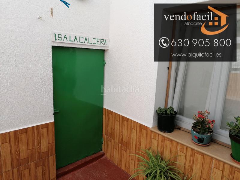Foto de3bd2c9-5ba5-4600-8d7d-e13e0dc605d9. Casa se vende casa de 5 habitaciones y patio de 50 metros por 82000€ en Barrax