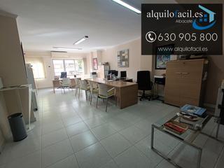 Alquiler Oficina  Calle feria. Se alquila entreplanta de oficinas en c/ feria de 110 metros por