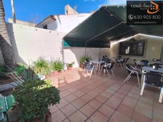 Edificio  Calle mayor. Se vende hostal cerca de hellin de 8 habitaciones y restaurante