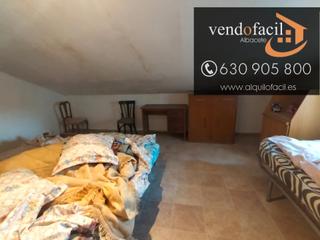 Casa a Calle puente torres 27. Se vende casa en puente torres de 8 habitaciones por 65000€