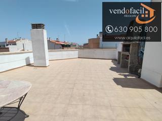 Dachwohnung  Calle amanecer. Se vende atico duplex de 2 habitaciones con patio de 120 metros