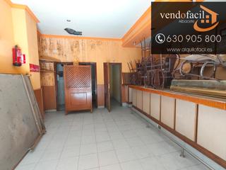 Locale commerciale  Calle virgen del pilar. Se vende local en zona el pilar de 50 metros por 50.000€