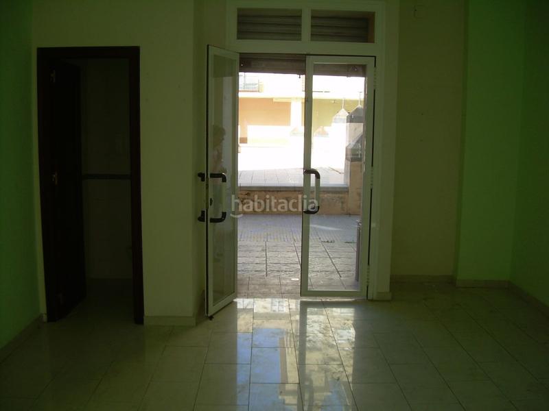 Foto b348fb86-a93a-40c1-baf6-5cc8ca92b302. Local comercial local com. en venta en avda. andalucia. en Huelva