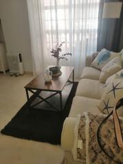 Miete Appartement in El Carmen - Cardeñas. Apartamento en alquiler en centro urbano, 1 dormitorio.