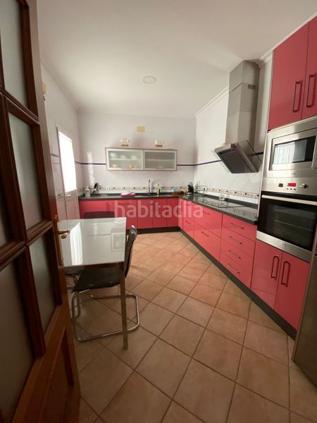 Foto 80699053-ff13-4876-9632-d3a9eeb473c3. Alquiler chalet  en alquiler en centro, 4 dormitorios. en Moguer