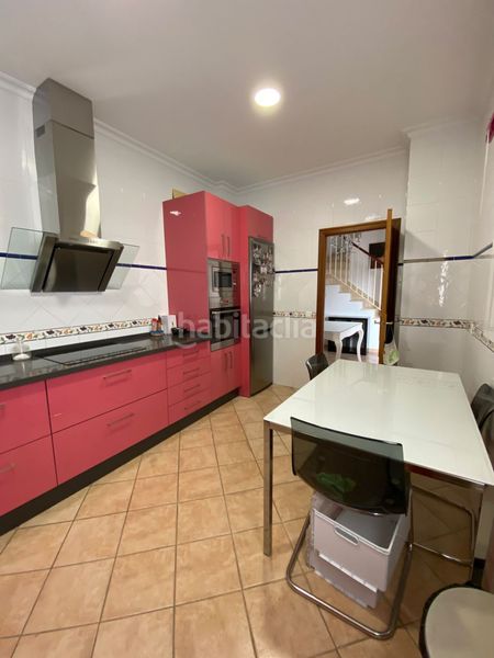 Foto b67aacff-81ef-4b9e-a532-6df776b9c766. Alquiler chalet  en alquiler en centro, 4 dormitorios. en Moguer