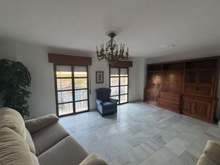 Rent Flat in Reina Victoria - Matadero. Piso en alquiler en avda. italia, 4 dormitorios.