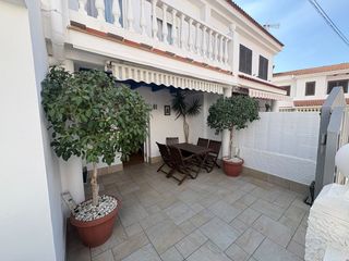 Location Maison à Mazagón. Casa en alquiler en centro urbano, 3 dormitorios.