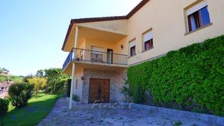 Casa  Carrer rodos. Casa con 5 habitaciones con calefacción y vistas a la montaña