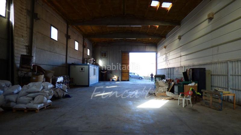 Foto a3717468-be41-4dbb-9cb9-b935cc226400. Nave industrial dividida en dos en Moià