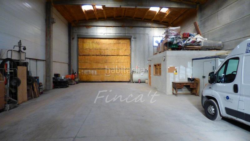 Foto d8f9ad47-6c63-4b2a-995b-13e27bca62e5. Nave industrial dividida en dos en Moià