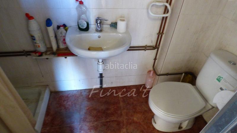 Foto f637169f-8f5c-4734-b111-b223b3829920. Nave industrial dividida en dos en Moià
