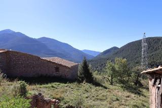 Masia a B-400 18. Masía y tierras al pie del pedraforca