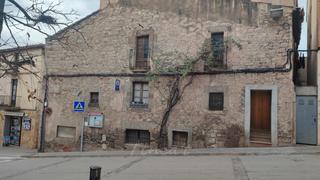 Edifici a Carrer del comerç 2. Edificio apto para 3 viviendas para reformar en moià