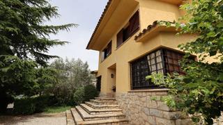 Casa  Carrer de torres i bages. Casa a los cuatro vientos en venta en moià