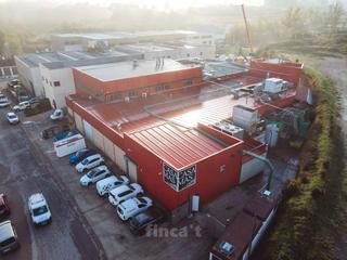 Nau industrial a Carrer del vapor 1. Conjunto de 3 naves industriales totalmente adaptadas al negocio