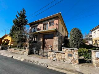 Casa a Carrer de pau casals 15. Casa a los cuatro vientos en venta en moià