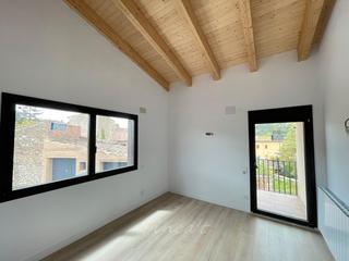 Casa aparellada a Carrer de sant doménec 15. Casa pareada de obra nueva en venta en castellterçol