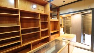 Affitto Locale commerciale in Carrer de les joies 9. Local cèntric a moià