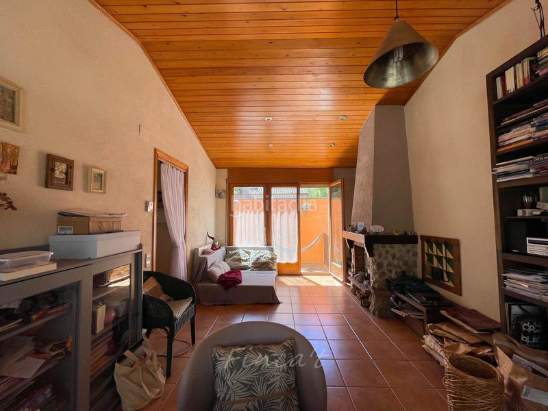 Foto 56176235-3625-4da6-9809-38e62561243a. Casa adossada amb xemeneia calefacció a Castellterçol