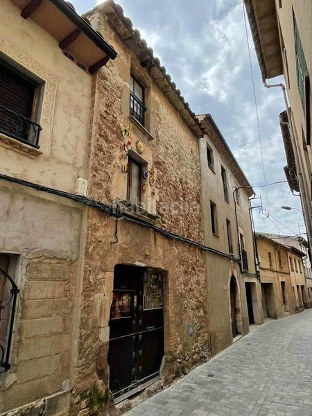 Foto 9ffe332e-e883-4887-b435-e0ba7b9deeef. Casa adossada a carrer de la tosca 17 a Moià