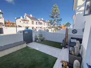 Casa adossada a Corralejo. Exclusivo triplex de 4 dormitorios con vistas panorámicas en el