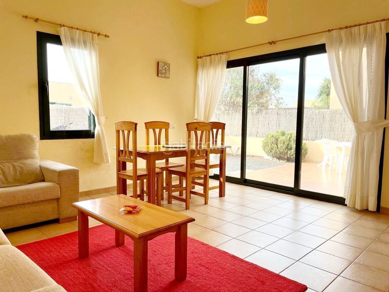 Foto d6b3a4e1-d8f4-49e3-b563-490caff1e7cf. Casa a Corralejo Oliva (La)