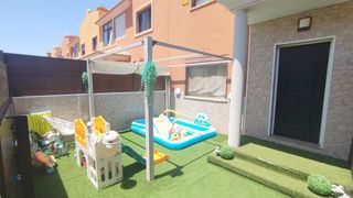 Casa en El Matorral. Exclusivo tríplex de grandes dimensiones con terrazas y solárium